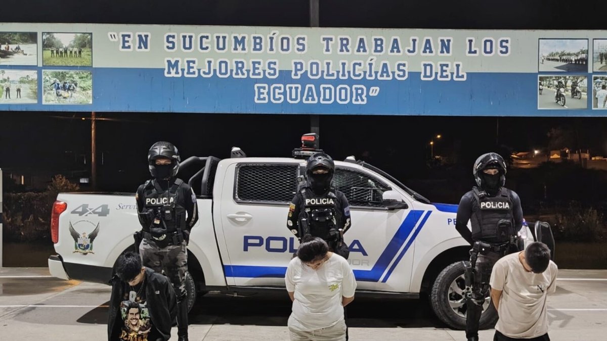 Agentes policiales aprehendieron a tres sospechosos.