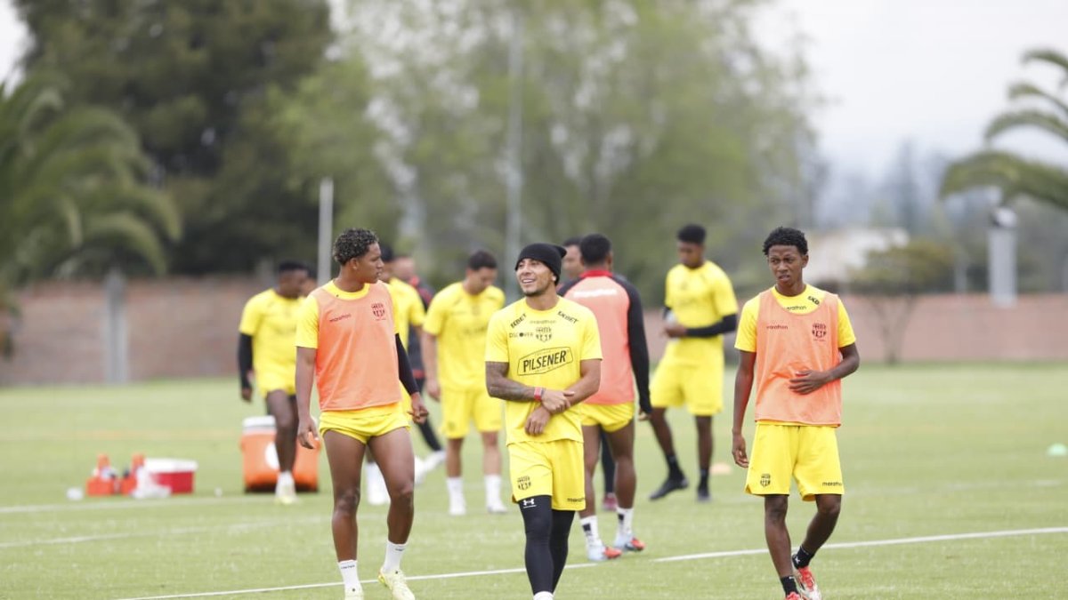 El plantel de Barcelona SC durante su entrenamiento.