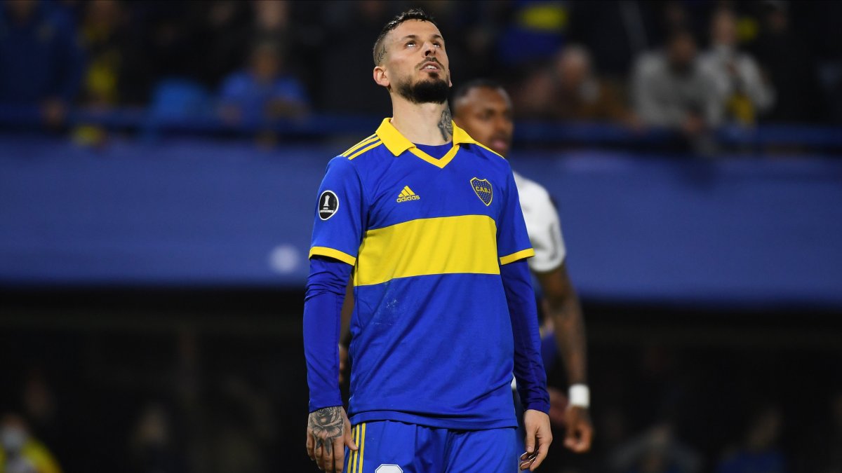 Darío Benedetto, delantero argentino de 35 años con pasado en Boca Juniors (foto), Newell's Old Boy, Olympique de Marsella, Querétaro, entre otros.