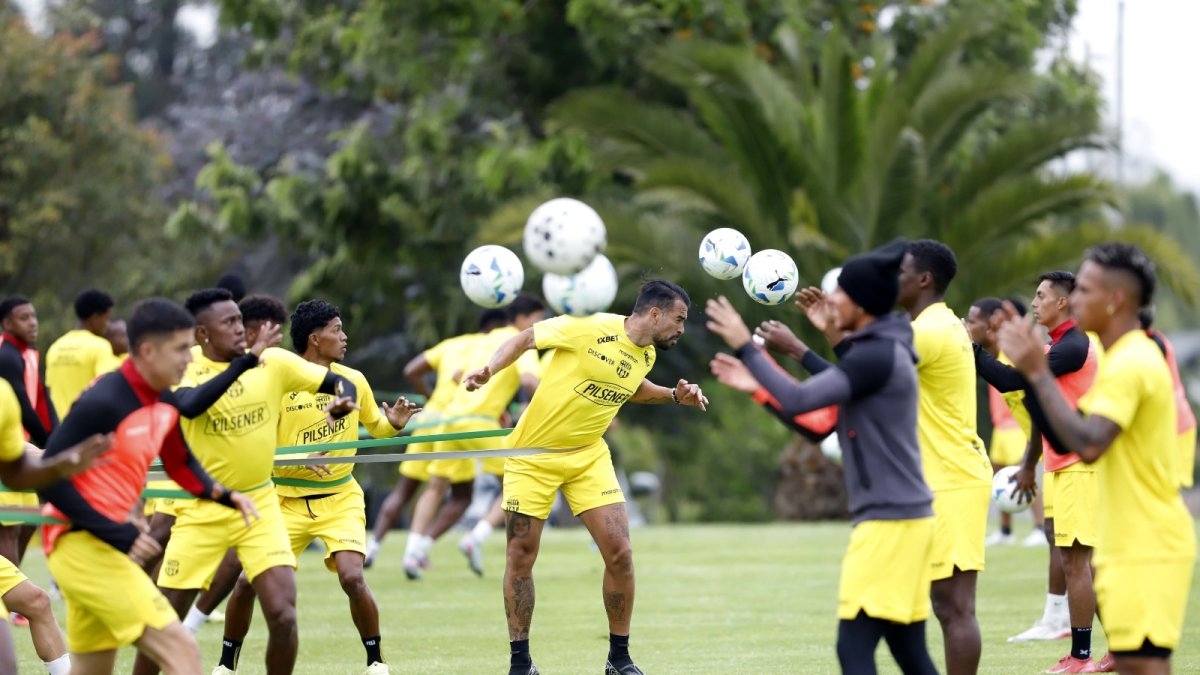 Los futbolistas del Ídolo tuvieron exigentes jornadas de trabajo físico durante los 12 días de permanencia en Quito.