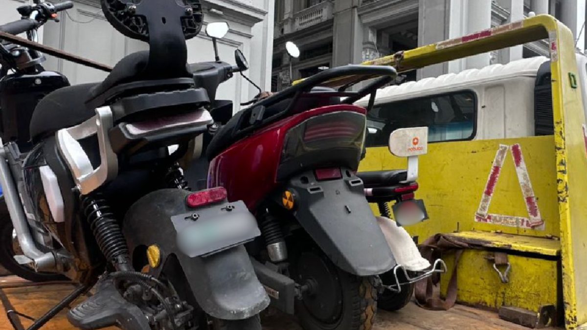 Agentes de la ATM han retenido cientos de scooters y motos eléctricas.