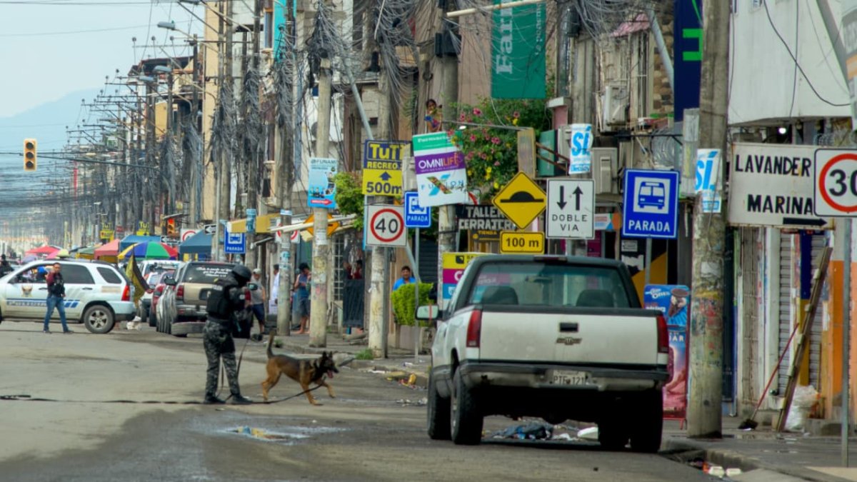 Una camioneta averiada generó una alerta de bomba en Durán.