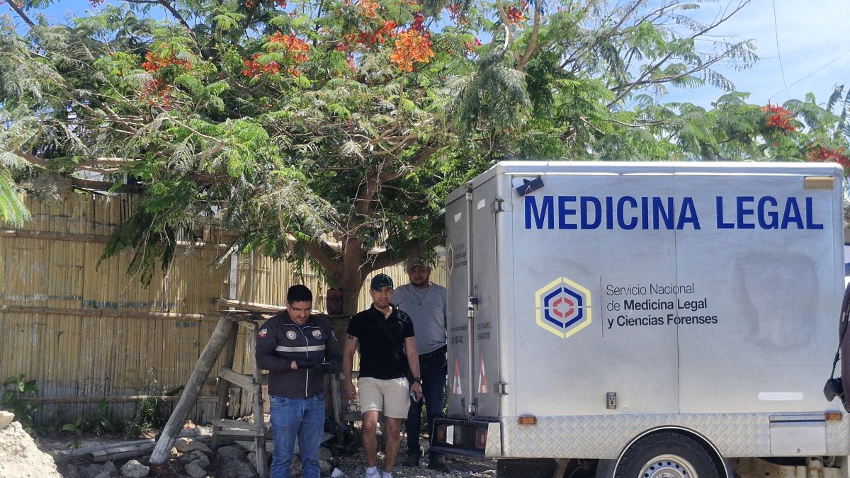 El levantamiento del cadáver en el barrio Las Palmeras de La Libertad.