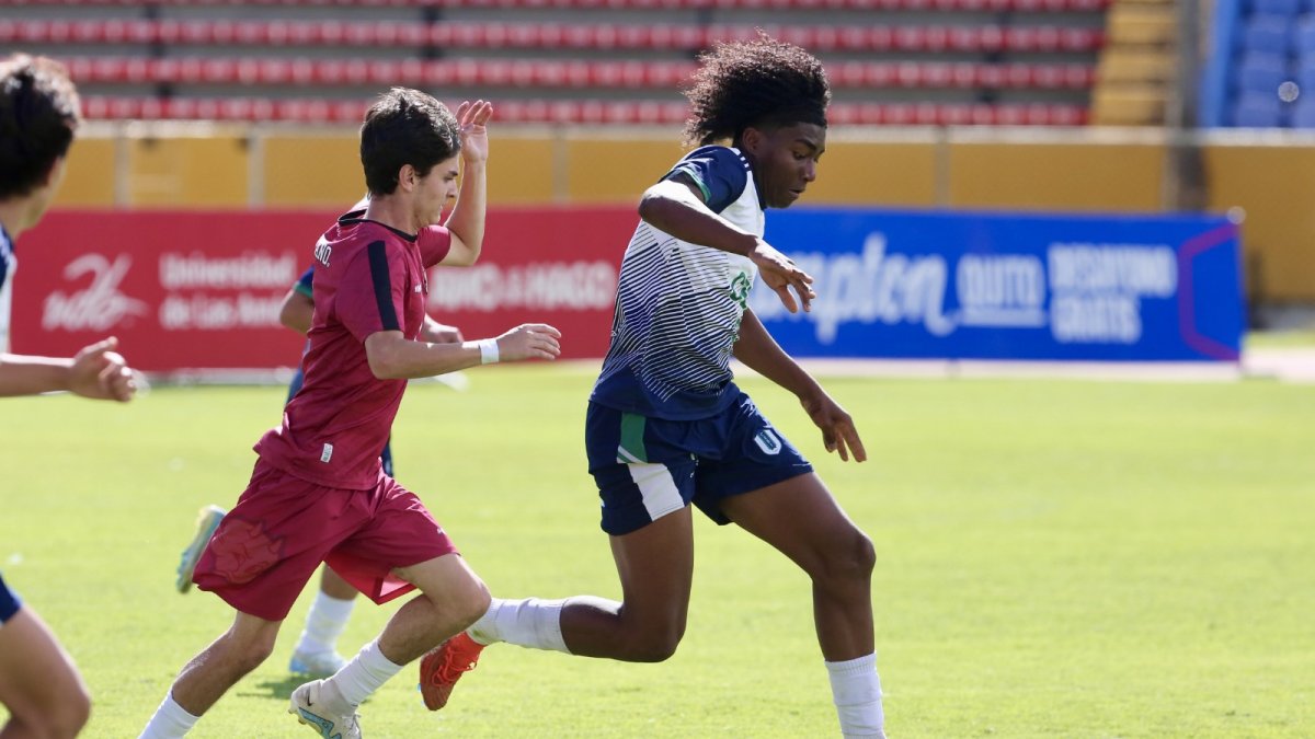 Dayan Caicedo (d) es la muralla de los ambateños y quien motiva y guía a sus compañeros