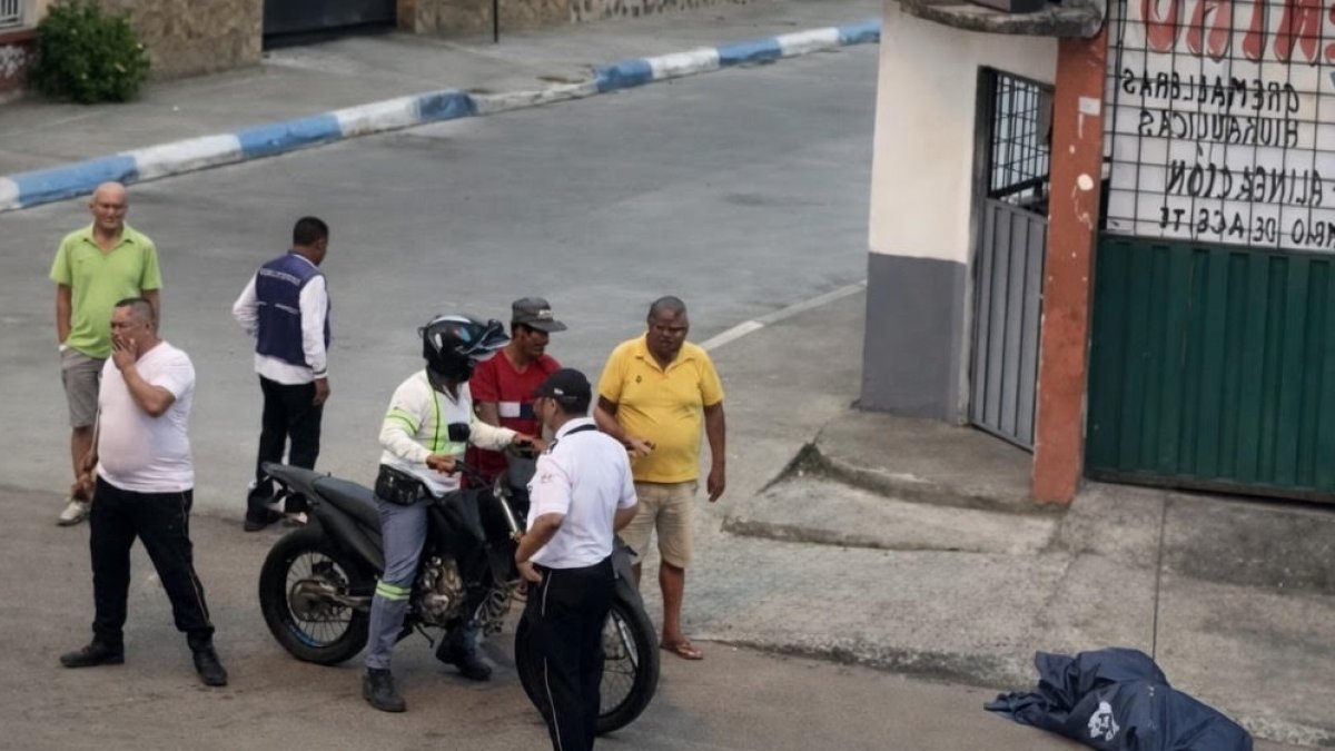 Una sábana con un cuerpo alarmó a los moradores de Altamira, en Manta, provincia de Manabí