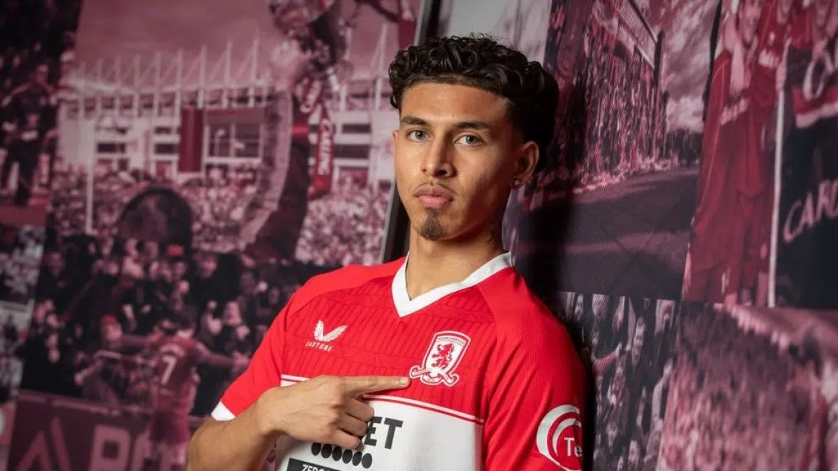 Jeremy Sarmiento fue oficializado como nuevo jugador de Middlesbrough.