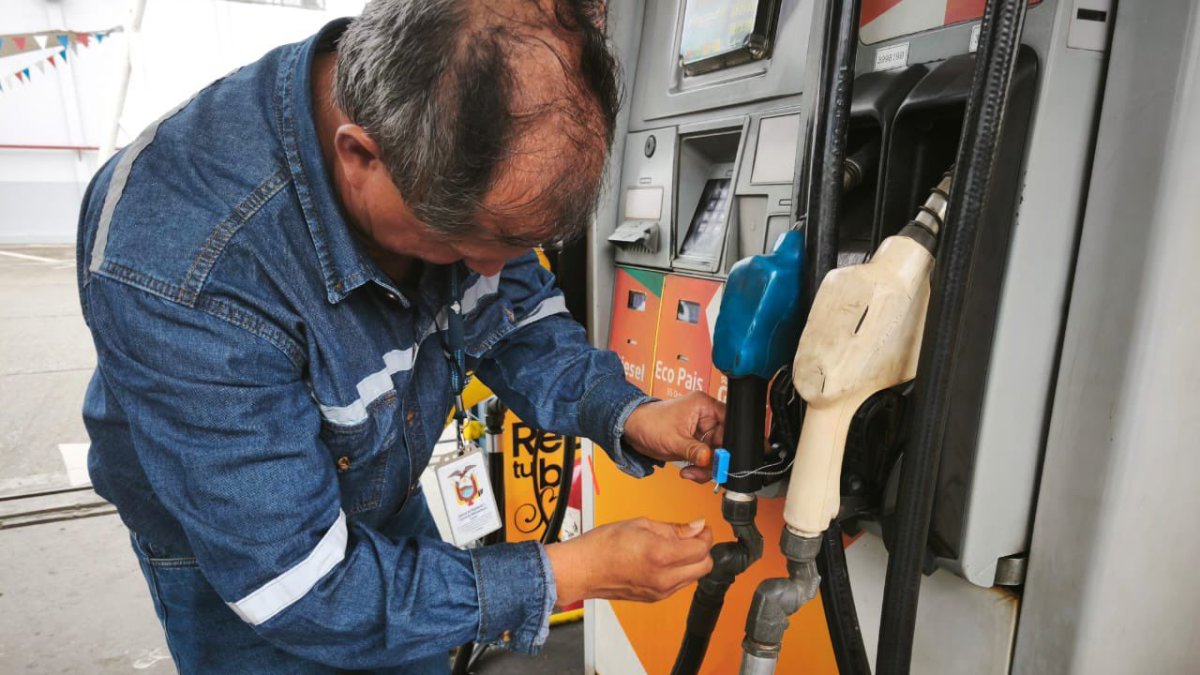 La gasolinera fue clausurada por la Agencia de Regulación y Control de Hidrocarburos.