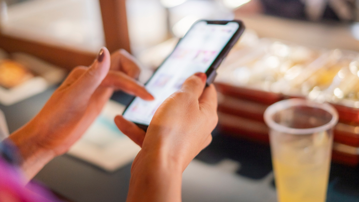 Denuncian que Tiktok creó su aplicación con fin de generar adicción a los jóvenes.