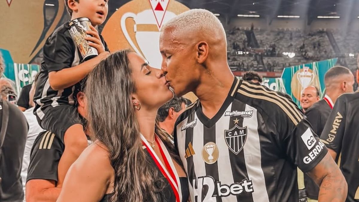 Karina Alexandre, la mujer que llevó a Deyverson a Liga de Quito y ordenó su carrera.