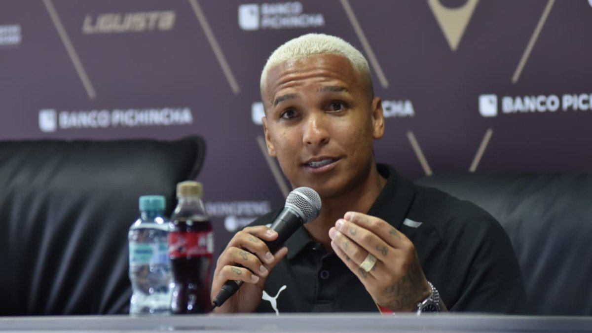 Deyverson Brum Silva fue presentado en Liga de Quito.