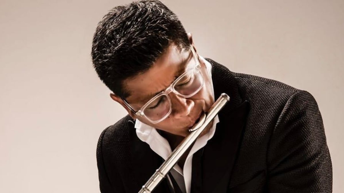 El flautista Carlos Prado quiere revivir el verdadero sabor del encebollado ‘guayaco’