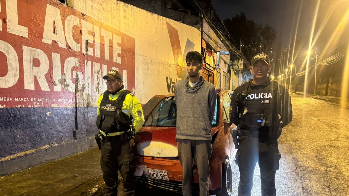 La Policía busca a los dos sujetos con los que iba el detenido.