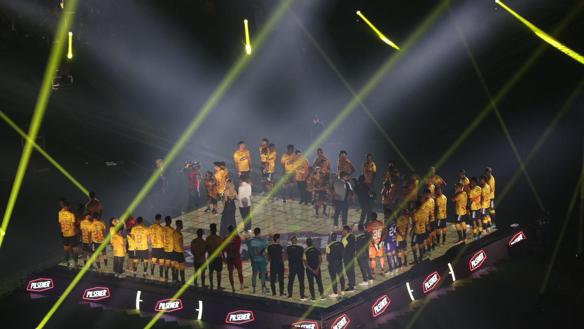 Barcelona SC realiza la Noche Amarilla para presentar su plantilla de la temporada.