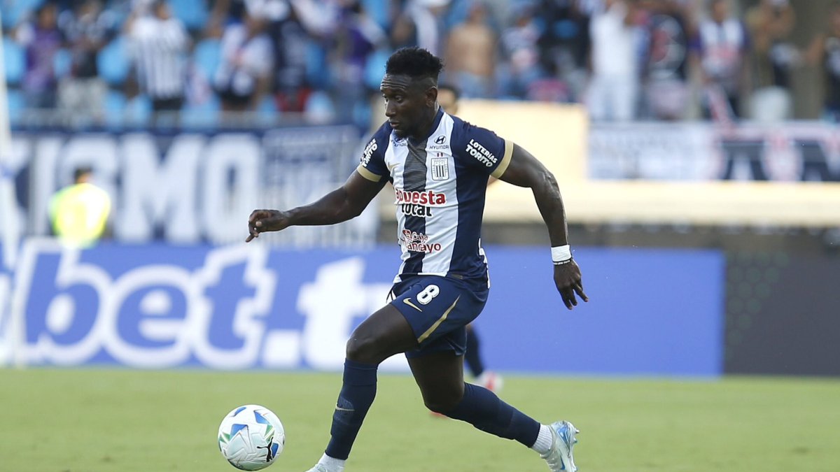 Eryc Castillo se ha mantenido entrenando con Alianza Lima, mientras se resuelve el caso.