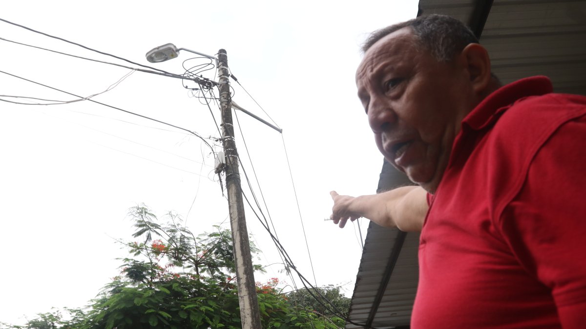 La mayoría de luminarias están averiadas. Ya han sido reportadas.
