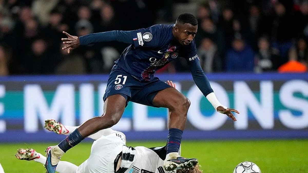 Willian Pacho en un partido de Champions League frente a Newcastle.