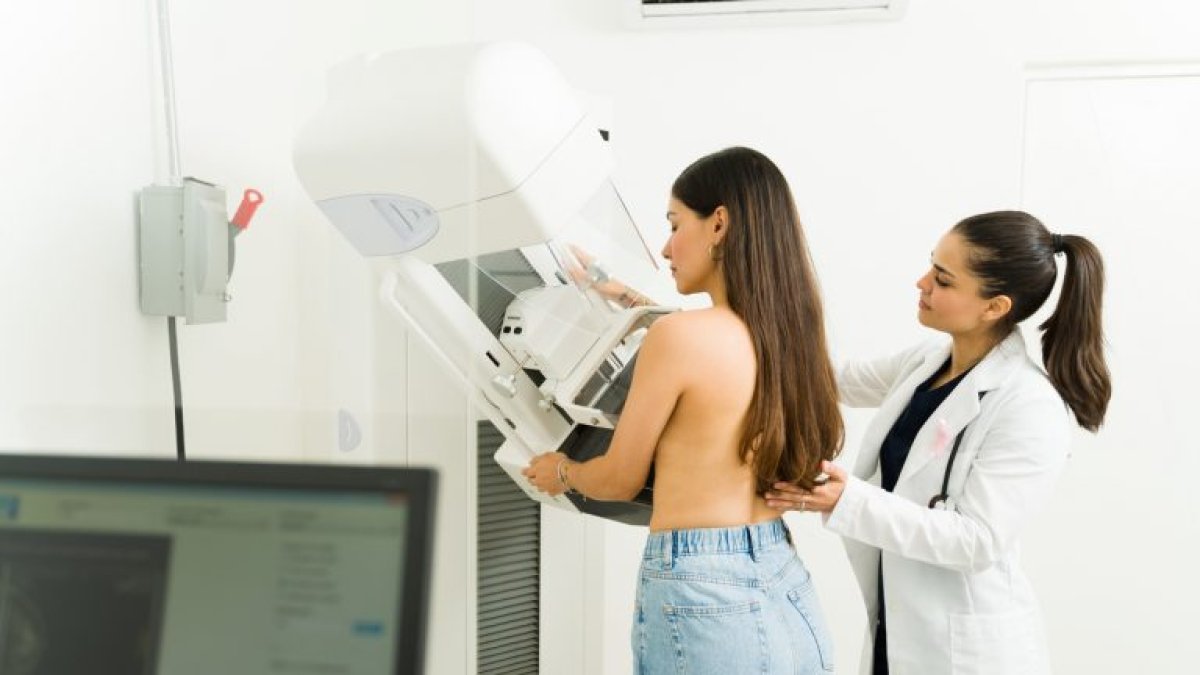 Médicos aconsejan iniciar chequeos clínicos anuales desde los 20 años.