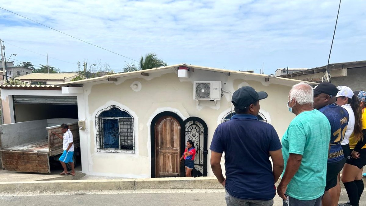 Los pobladores de Anconcito se mostraron consternados al enterarse del asesinado de un comerciante que era muy conocido