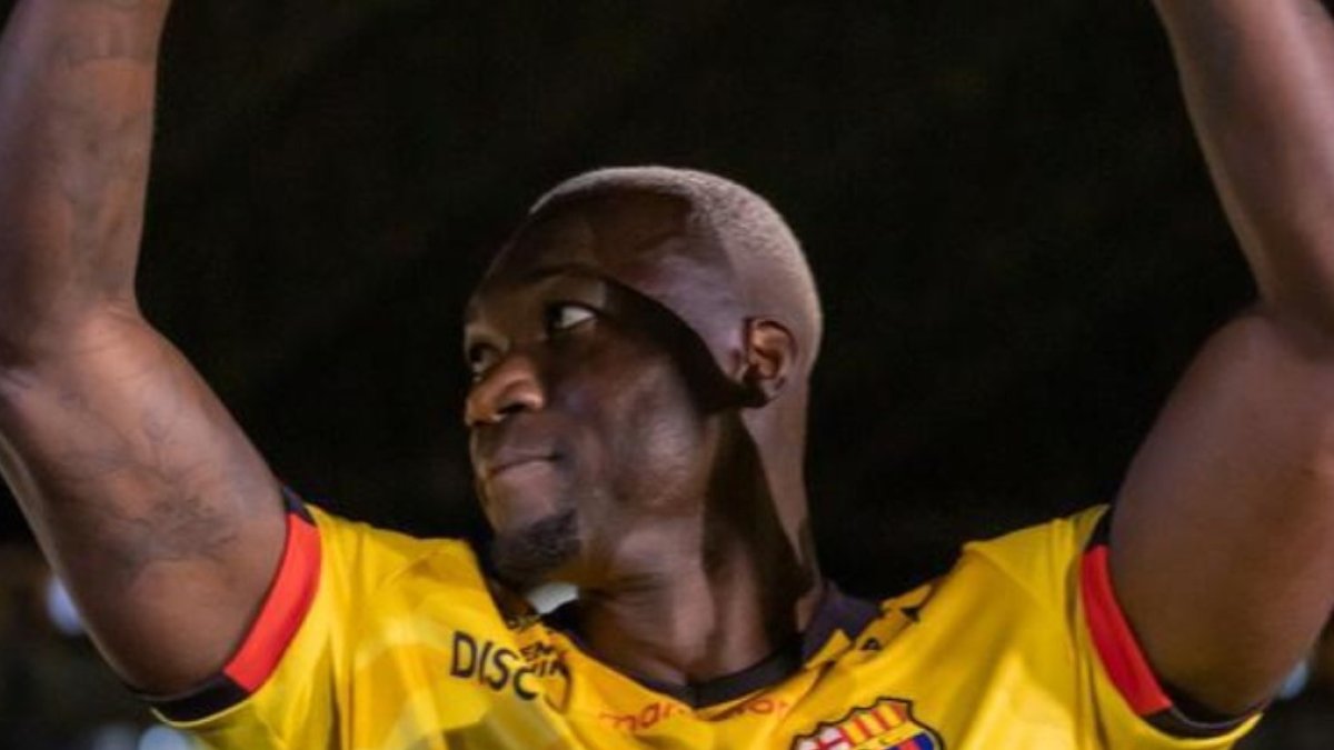 Felipe Caicedo fue presentado como refuerzo en la Noche Amarilla 2025.