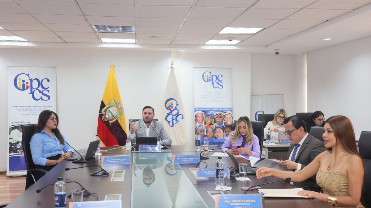 Andrés Fantoni (c), presidente del Consejo de Participación Ciudadana y Control Social (CPCCS).