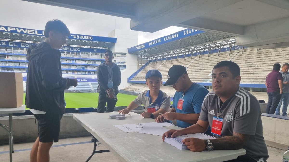 Las elecciones de Emelec se llevaron a cabo el 27 de febrero de 2025, en el estadio George Capwell.
