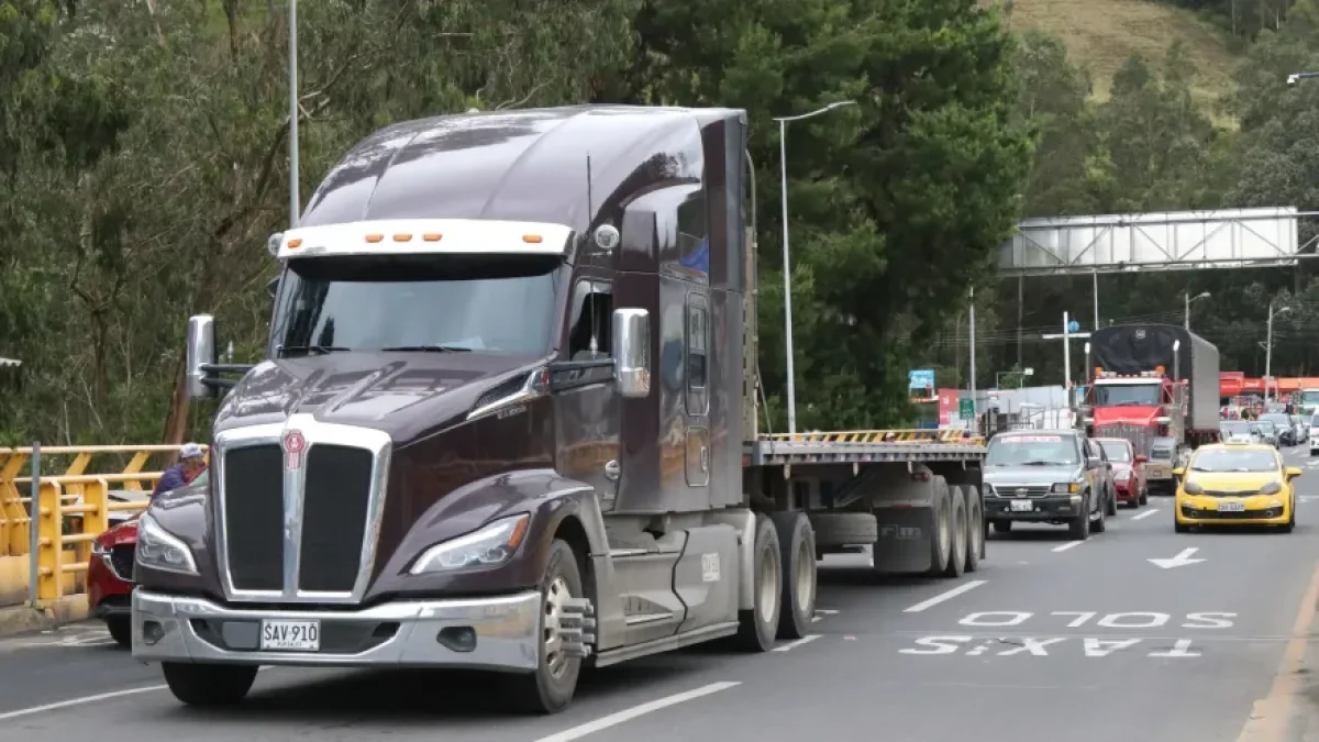 Transportistas anuncian paro por los aranceles del 30 %.