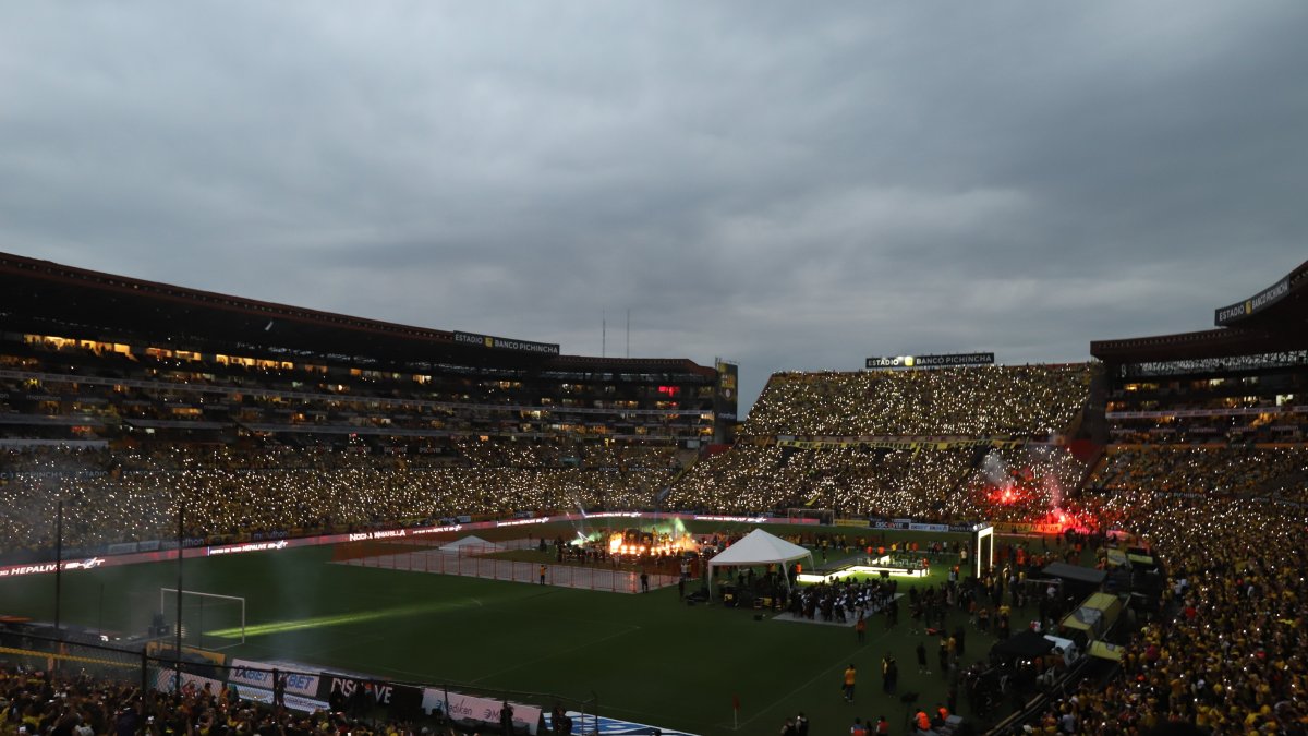 Hinchas del Barcelona SC llenaron el Monumental en la Noche Amarilla 2026.