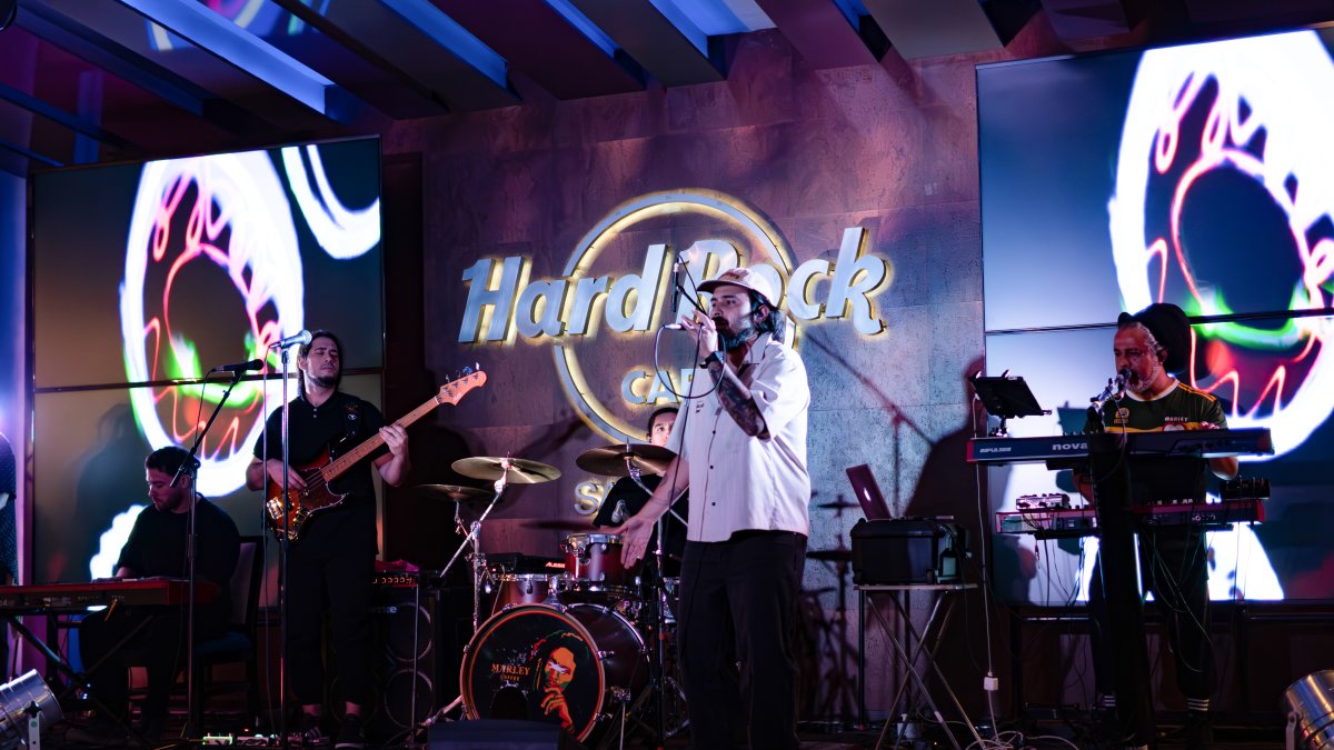 El músico ecuatoriano se presentó en el Hard Rock Café, en Santiago de Chile, donde su público es numeroso.