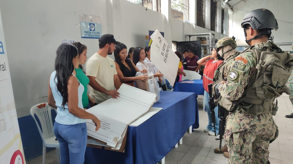 El CNE habilitó el pago de la compensación económica para quienes integraron las Juntas Receptoras del Voto durante la Consulta Popular y Referéndum de 2025.