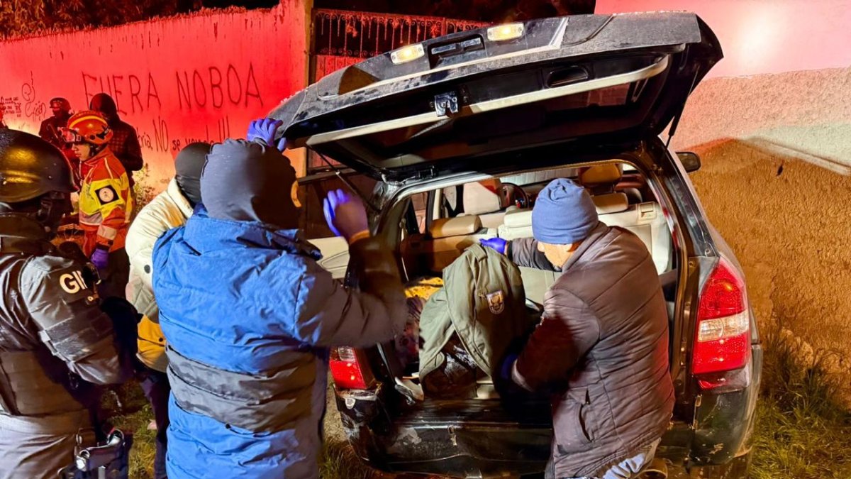 Los sospechosos se movilizaban en un vehículo robado con placas alteradas.