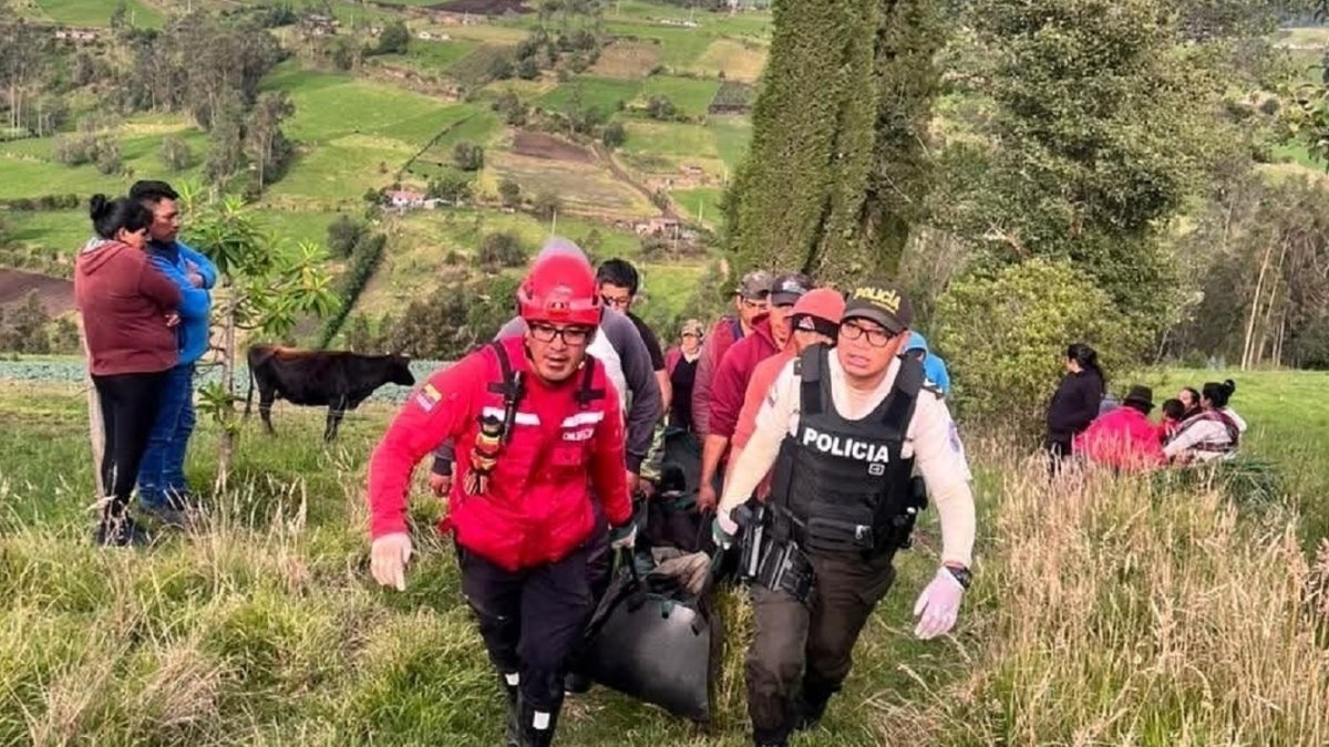 El cuerpo del dirigente de la comunidad fue rescatado por los bomberos.