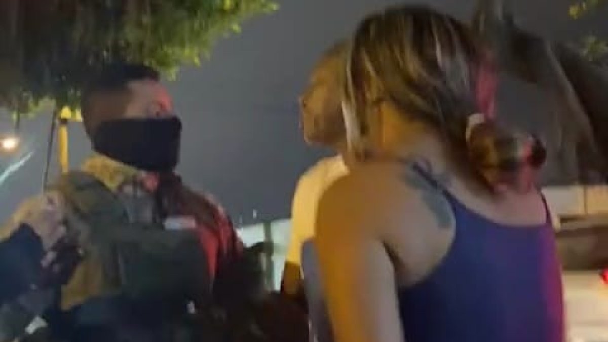 Imágenes del altercado entre militares, Jacqueline Hurtado y Roberto Cuero