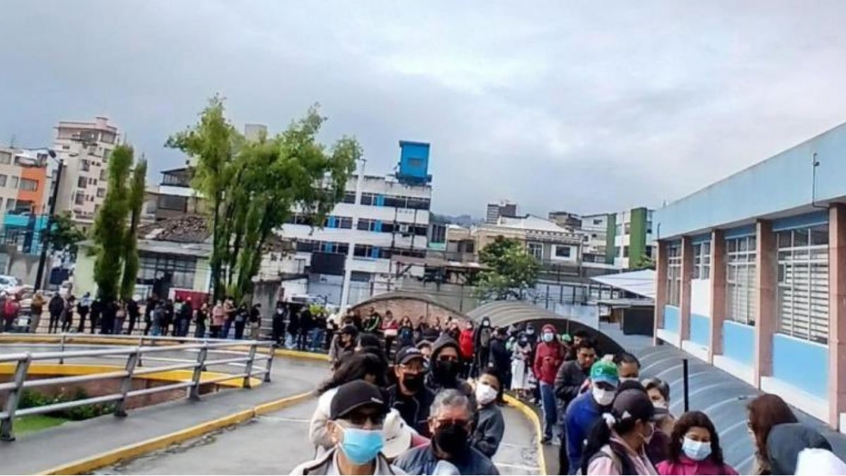 Pacientes reclaman por la falta de turnos y fallas en el sistema del Carlos Andrade Marín.