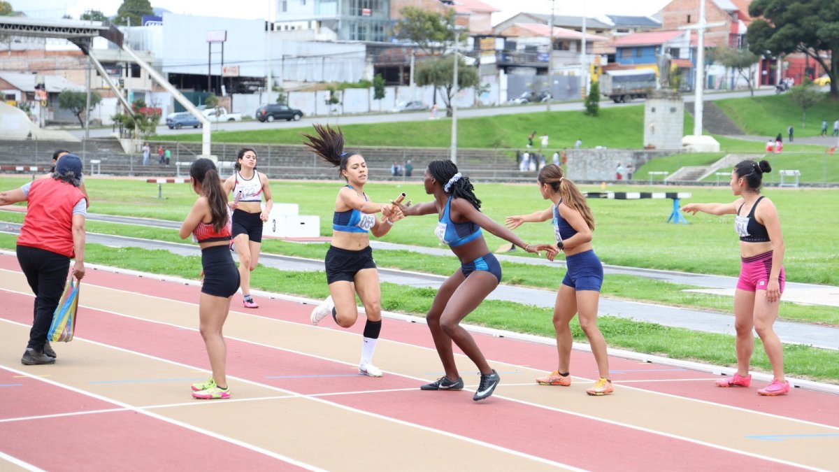 Cientos de deportistas esperan respuesta ante sus tramites de certificación de facturas del incentivo.