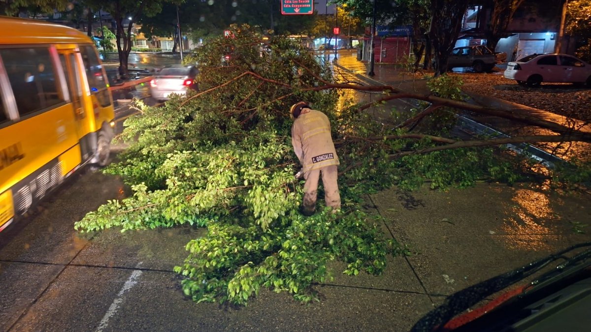 En algunos sectores de Guayaquil se registraron incidentes tras la lluvia.