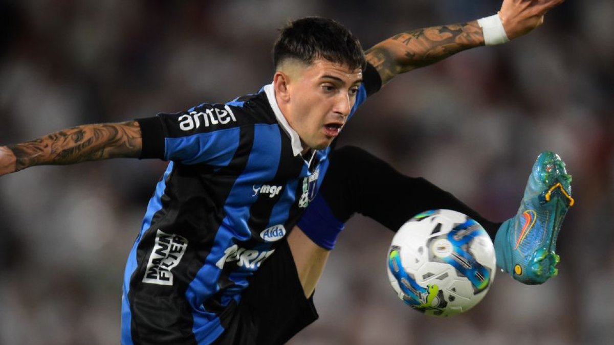 El uruguayo ex jugador del Liverpool (URU) sería nuevo jugador de Emelec.