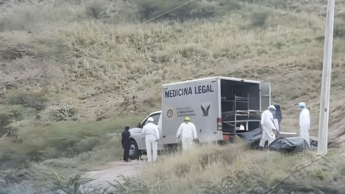 Los cadáveres fueron retirados del lugar tras confirmarse que fueron baleados.