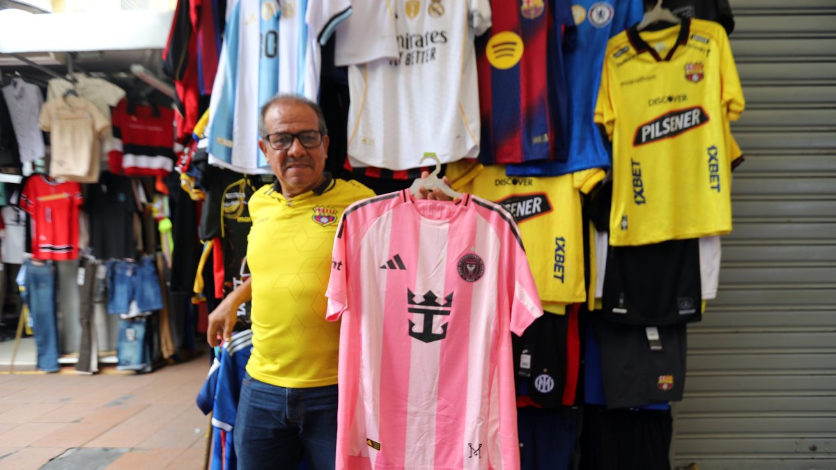 La venta de camisetas del Barcelona SC e Inter Miami lidera la demanda en la Bahía de Guayaquil.