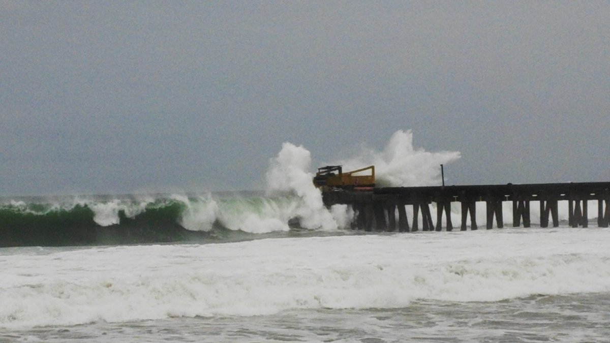 Oleaje fuerte impactará en la costa ecuatoriana.