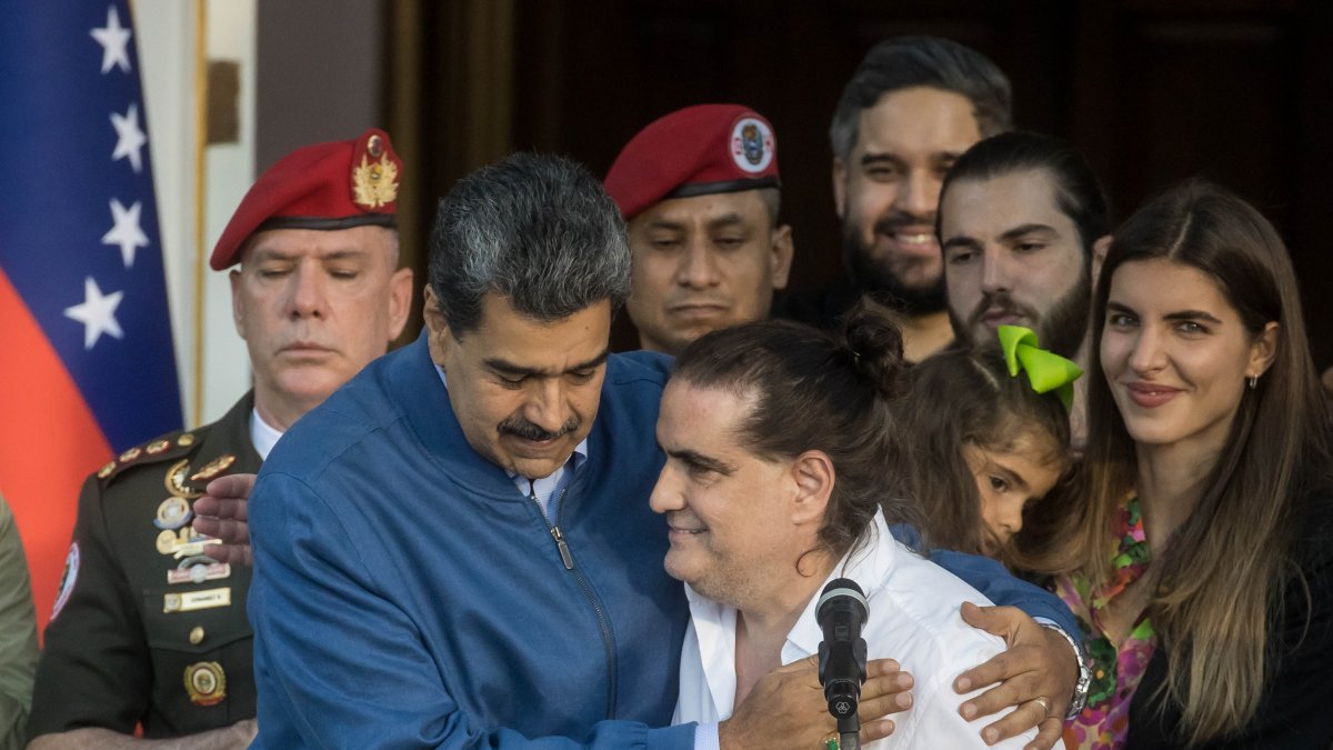 Nicolás Maduro y Álex Saab durante un acto público en Caracas, años atrás.