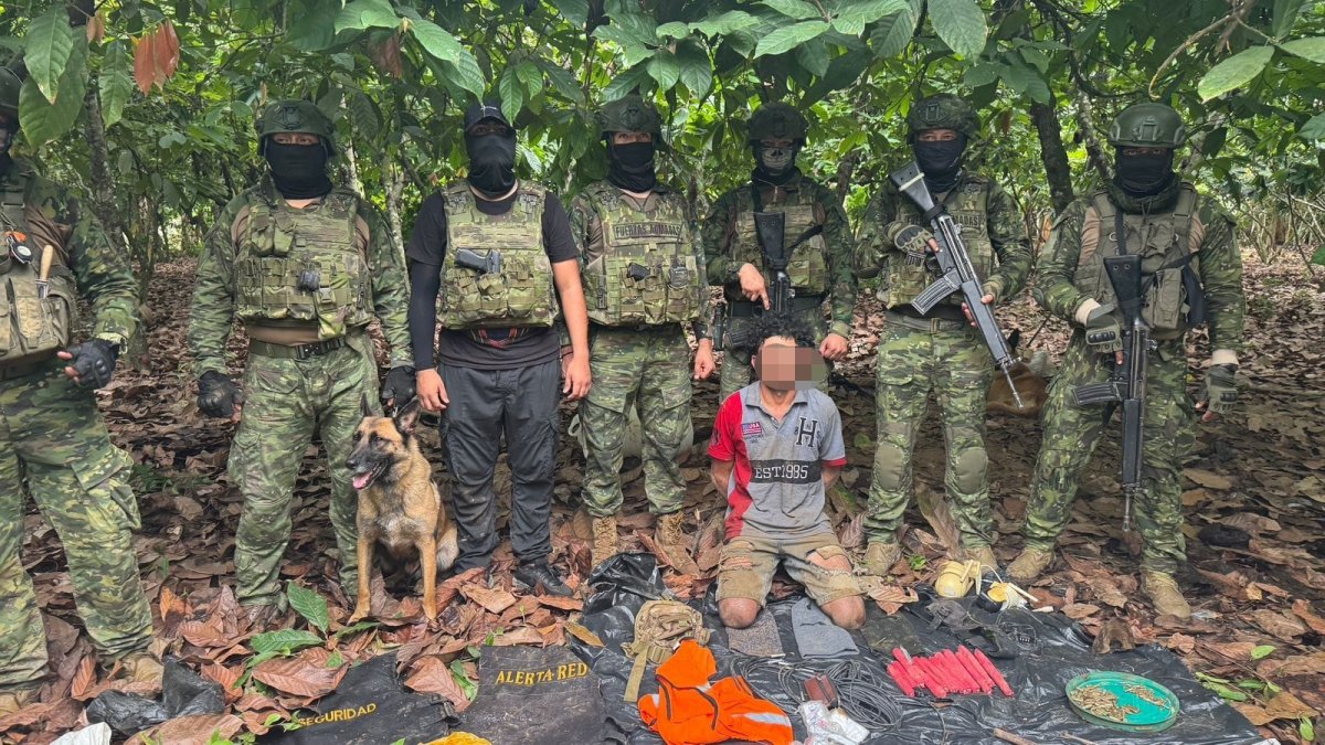 El hombre que estaba en la vivienda fue aprehendido.