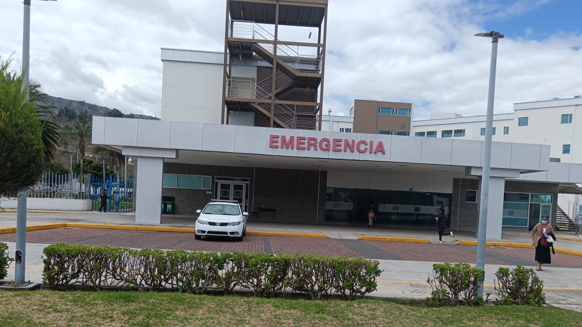 El presunto sospechoso fue trasladado bajo custodia policial al Hospital Regional de Ambato, mientras se define su situación jurídica.