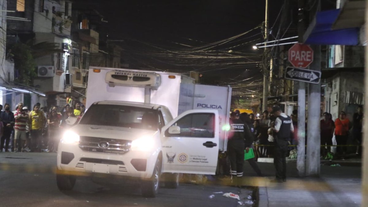 La Policía llegó al sector para realizar el levantamiento del cadáver.