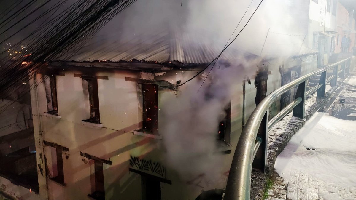 La casa se encontraba deshabitada y ocurrió en la madrugada.