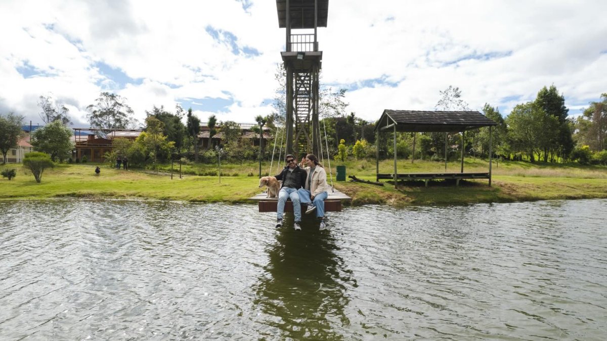 Alrededor de la laguna se puede realizar cabalgatas, senderismo.