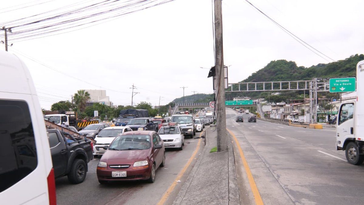 El hecho violento generó gran congestió vehicular en la vía a Daule.
