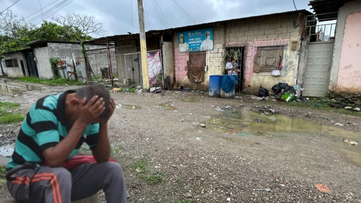 En esta vivienda, de una sola planta, se registró el hecho violento que acabó con la vida de dos menores de edad.