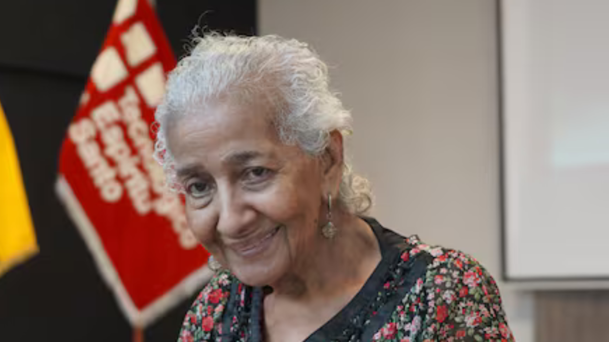 Azucena Mora, es una actriz de teatro y televisión ecuatoriana, que alcanzó mayor notoriedad con el personaje de Petita Pacheco en la serie de televisión Tal para cual de Ecuavisa.