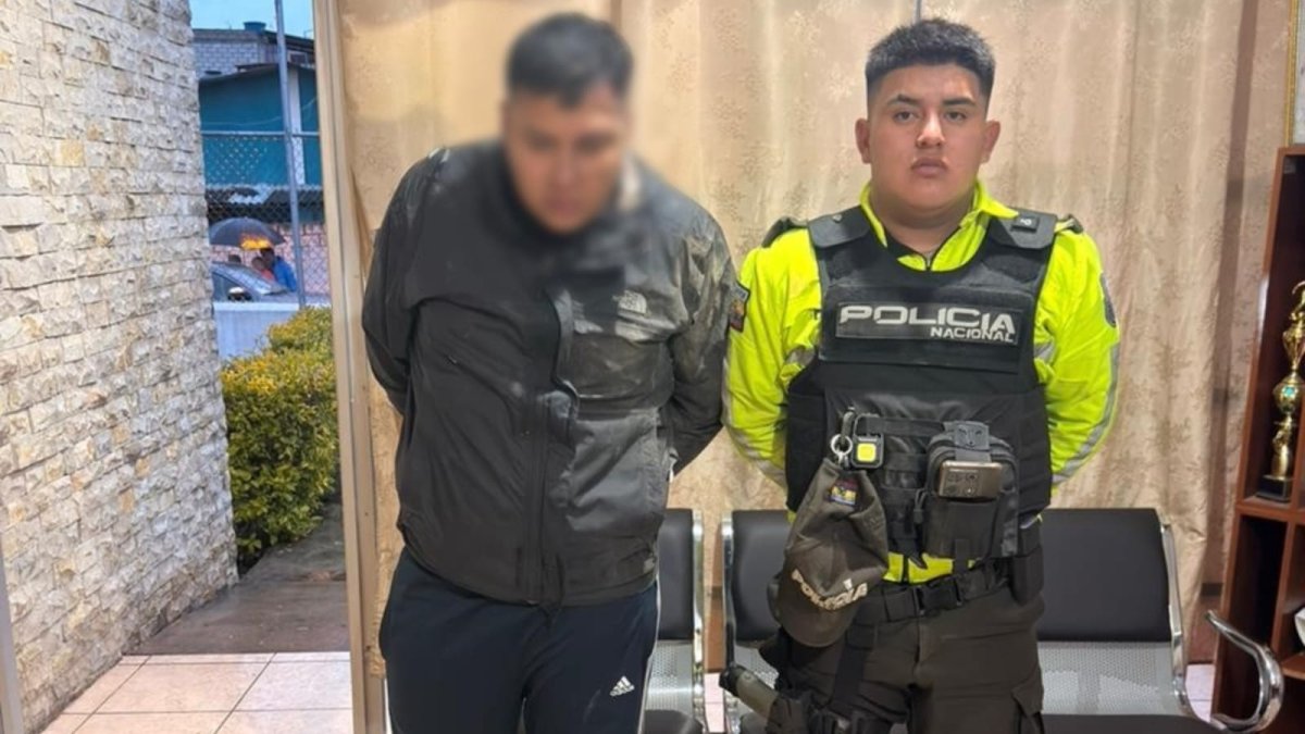 El detenido registra antecedentes penales por robo y receptación.