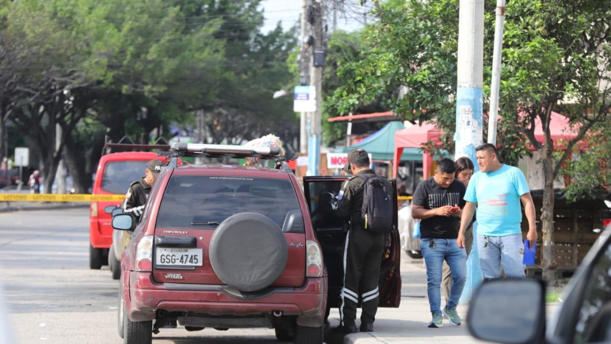 El cadáver estaba en el interior de este vehículo.